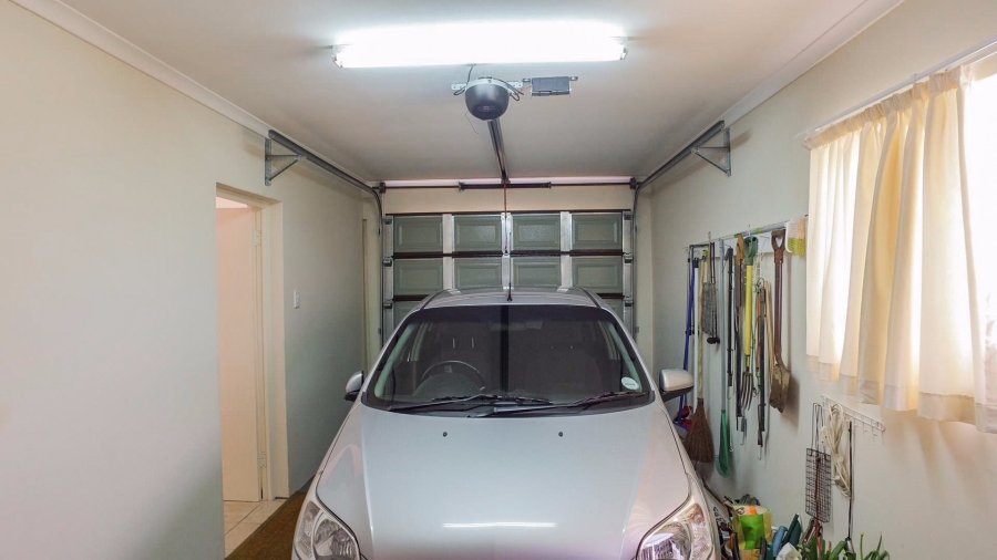  Bedroom Property for Sale in Jeffreys Bay Central Eastern Cape